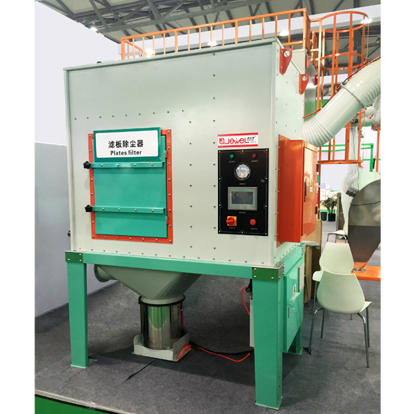 Filter plate type dust collector
